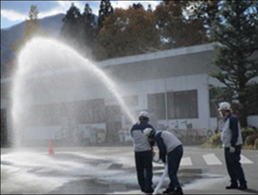 Picture of Training for the set-up of a disaster-response headquarters at UACJ’s headquarters