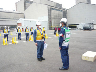 Picture of Training for the set-up of a disaster-response headquarters at UACJ’s headquarters